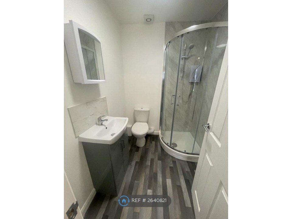 Property photo 3 of 9 Bathroom