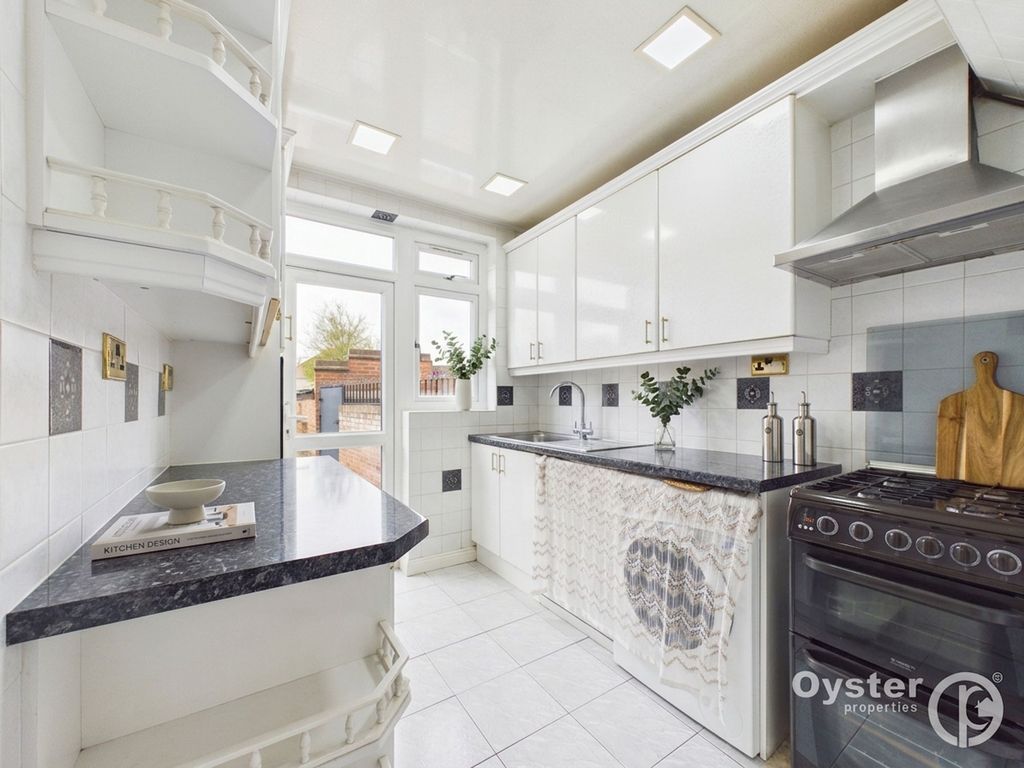 Property photo 3 of 17 Kitchen