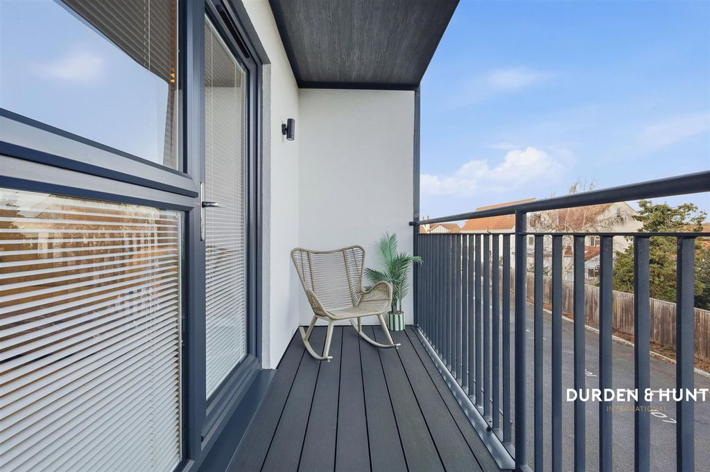 Property photo 3 of 18 London Road