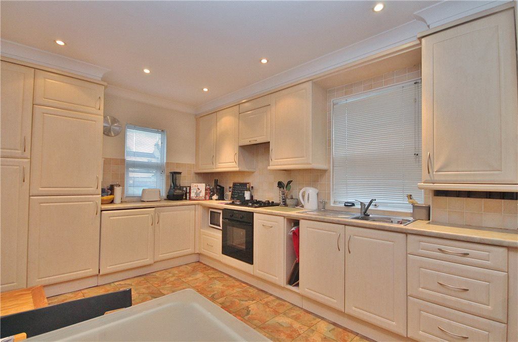 Property photo 2 of 7 Kitchen