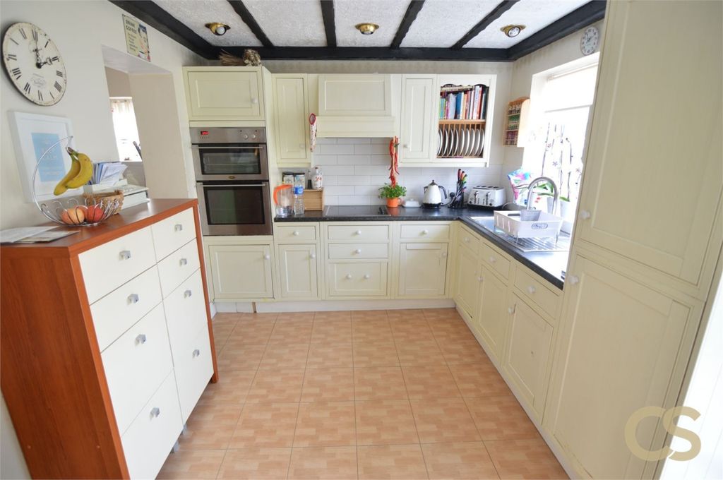 Property photo 3 of 12 5905292
