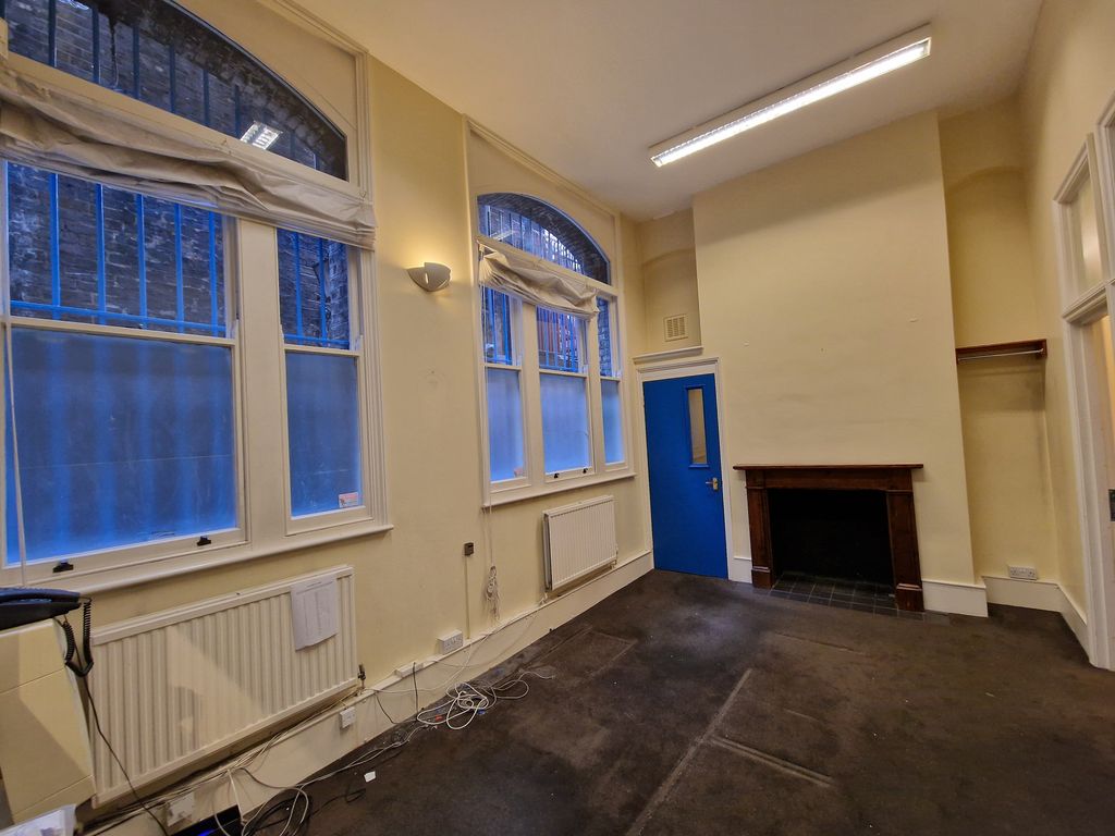 Property photo 3 of 11