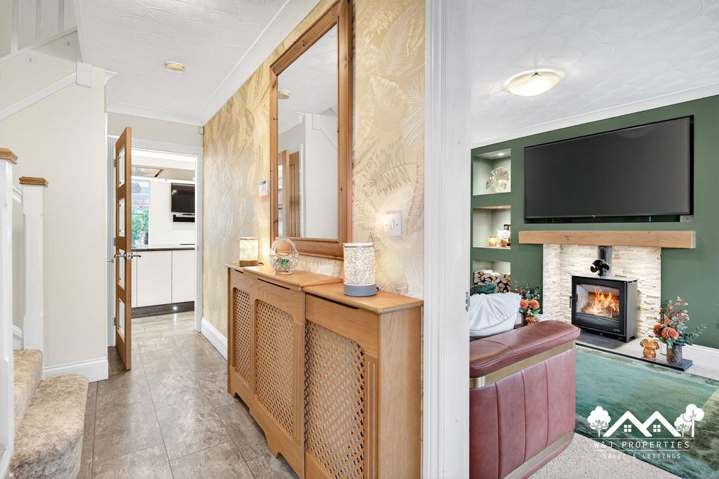 Property photo 2 of 47