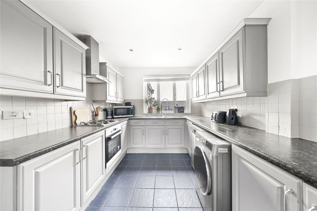 Property photo 2 of 15 Picture No. 12