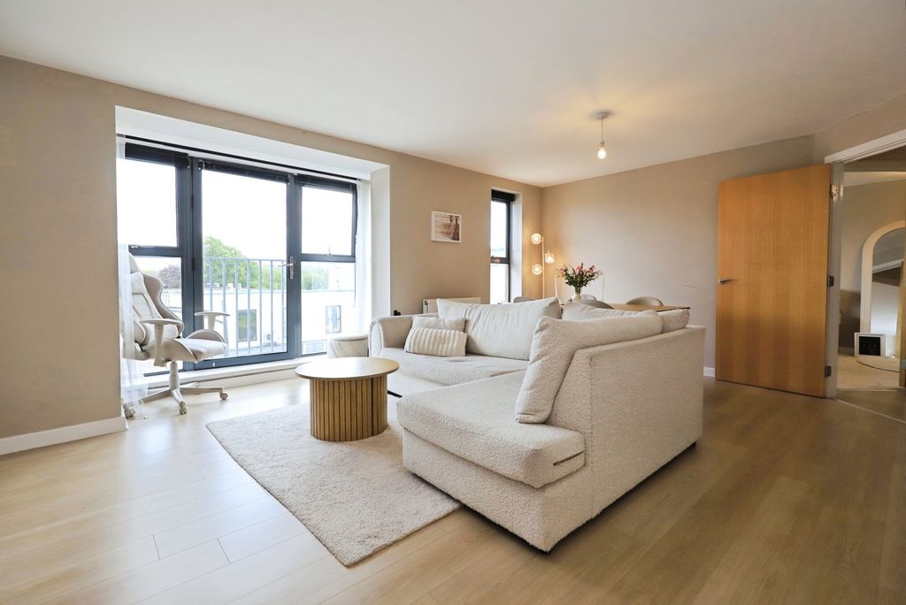Property photo 2 of 19 Pbox-Img.Jpg