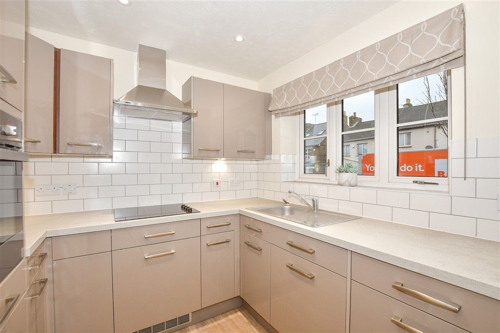 Property photo 2 of 10 Kitchen