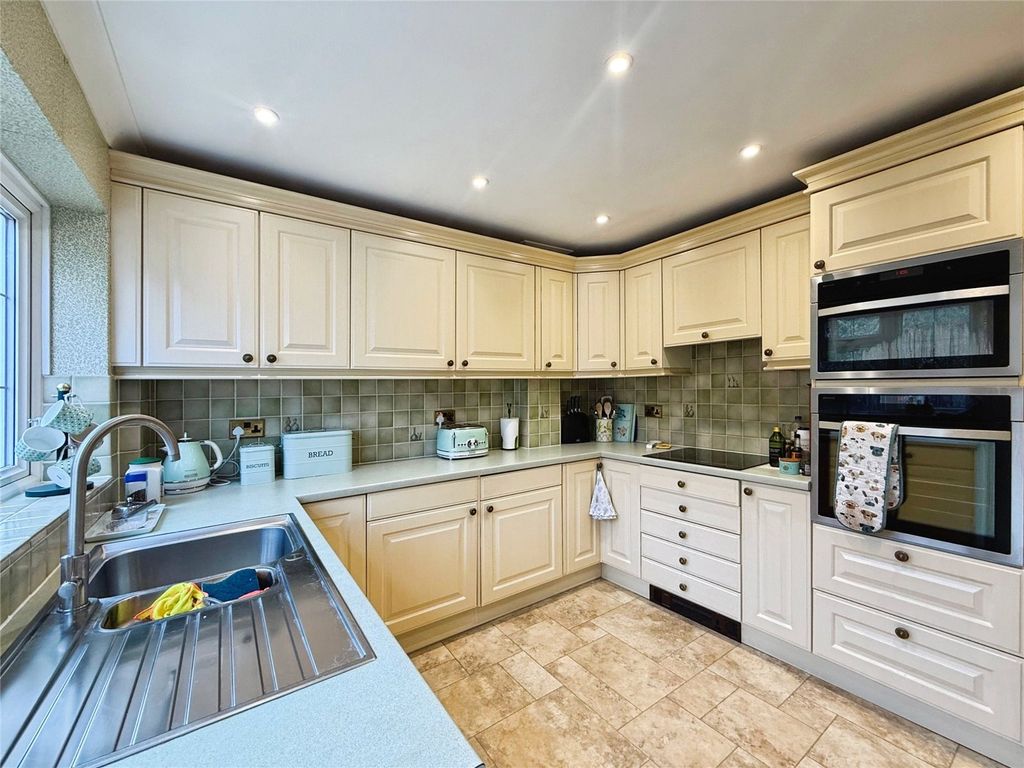 Property photo 2 of 19 Picture No. 15