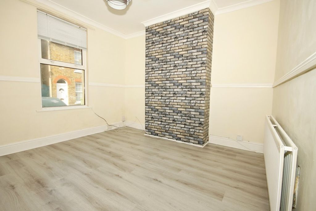 Property photo 3 of 11 Living Room