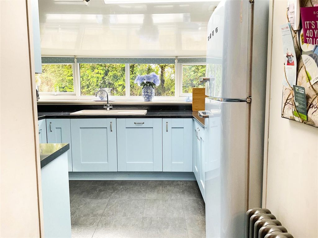Property photo 3 of 33 Kitchen