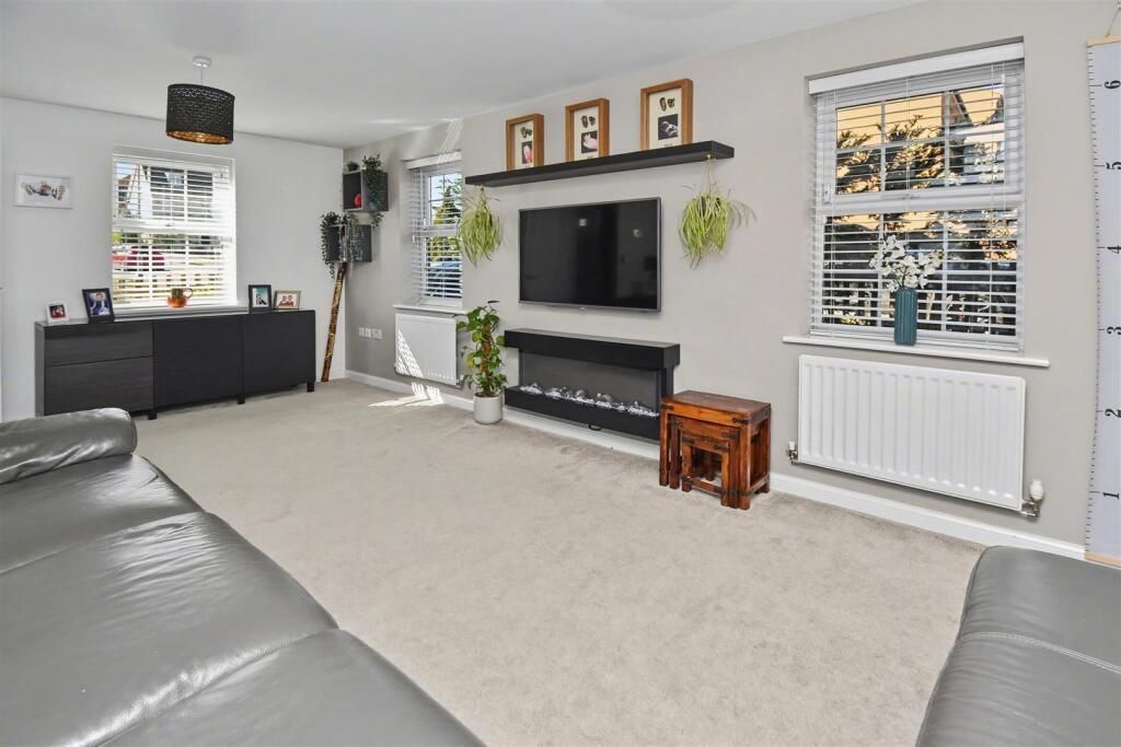 Property photo 3 of 28 Living Room