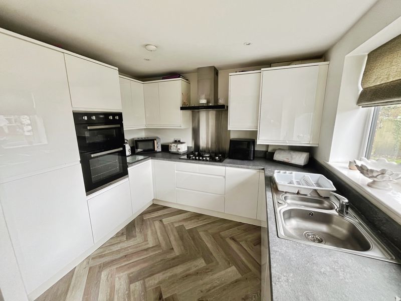 Property photo 3 of 17 Kitchen