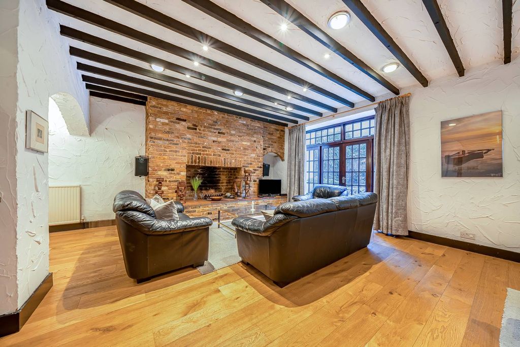 Property photo 1 of 18