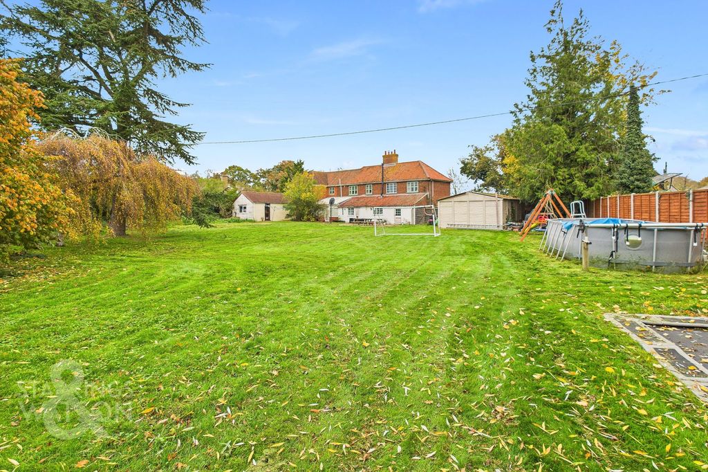 Property photo 2 of 31