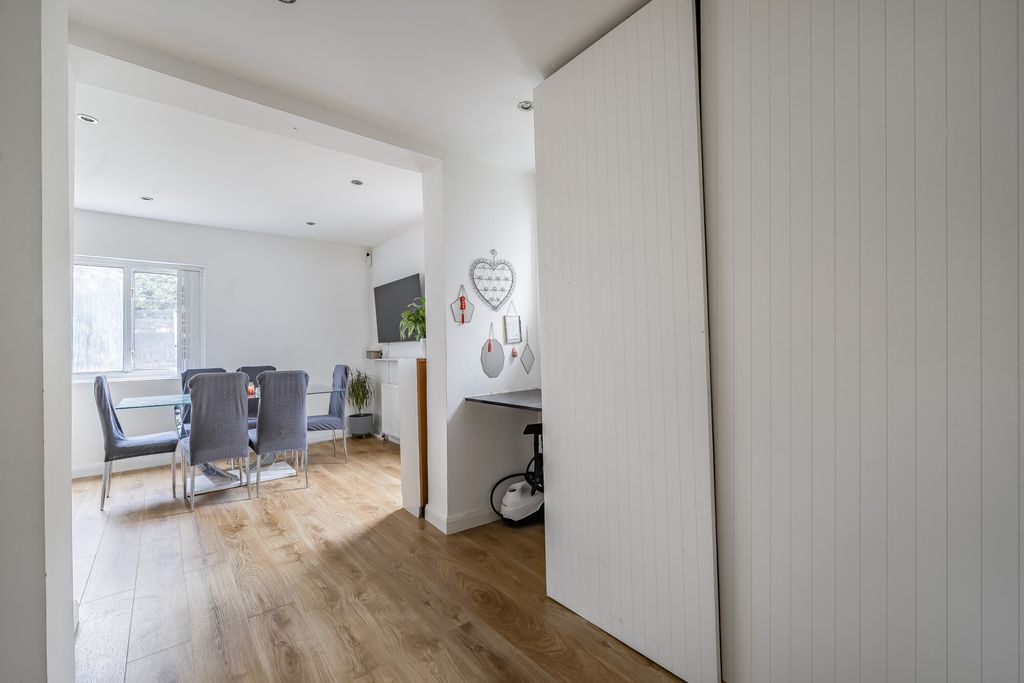 Additional image 12 of 3 bed flat for saleCroydon Road, Beckenham BR3