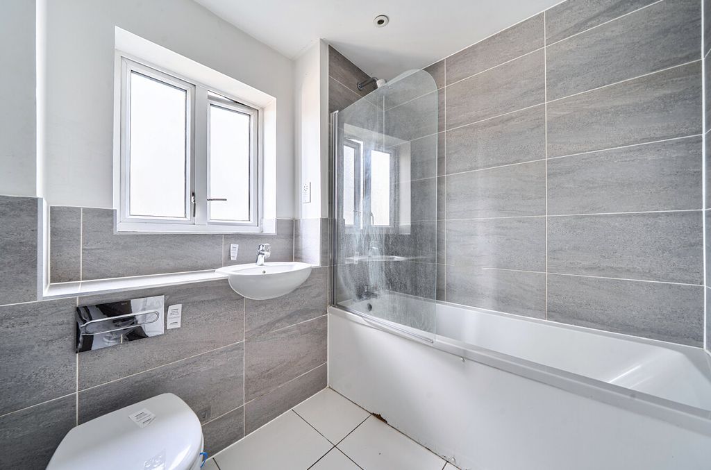 Property photo 3 of 23 Bathroom
