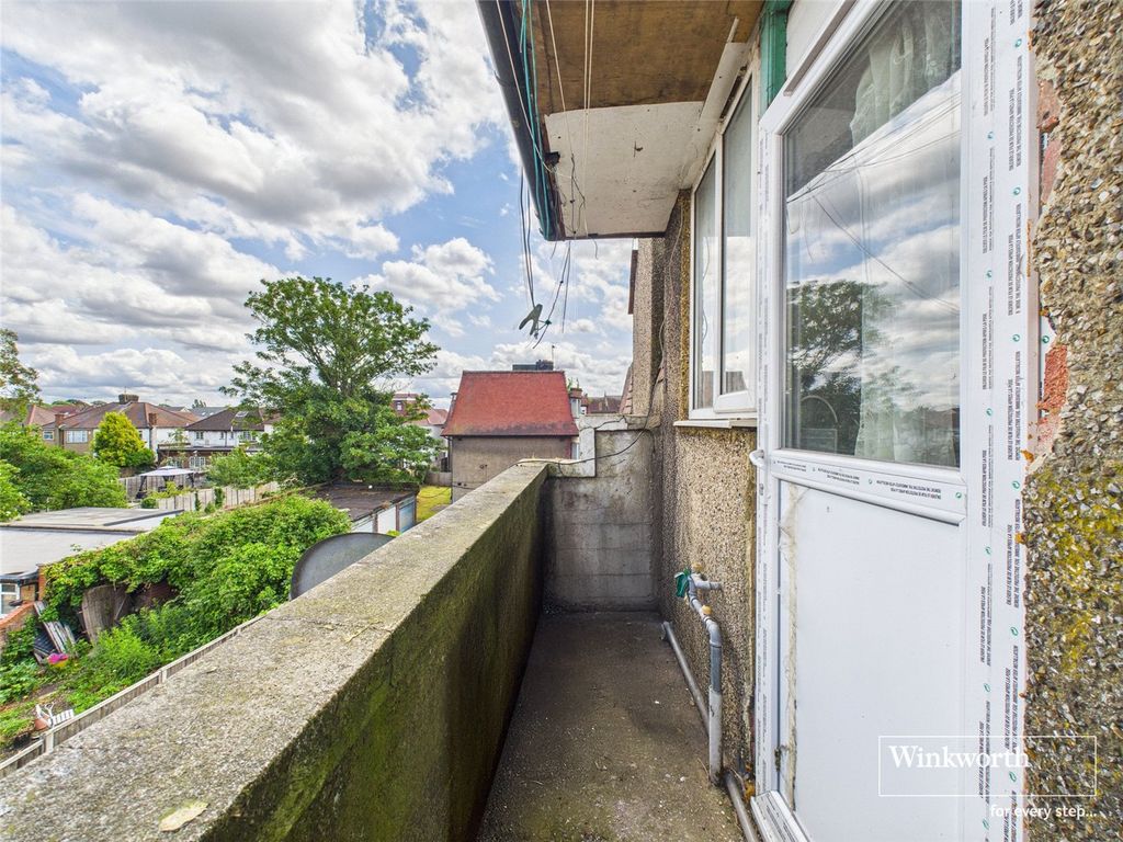 Property photo 2 of 9 Balcony