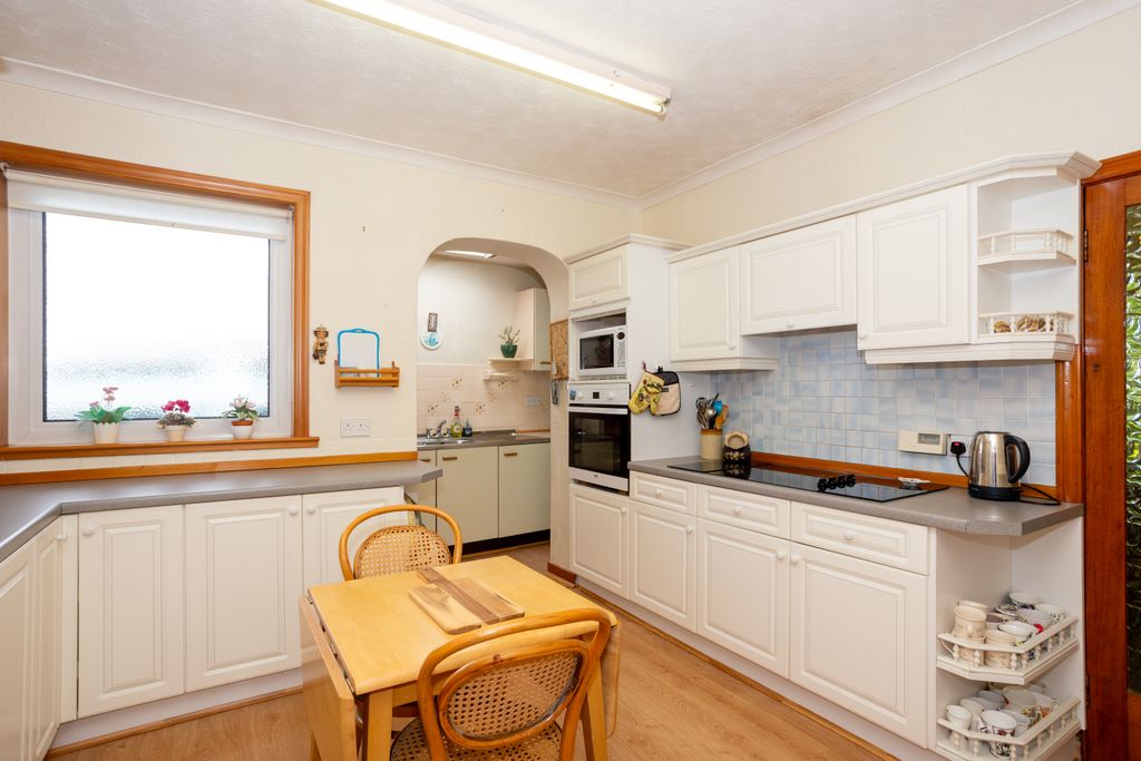 Property photo 2 of 27 Kitchen Showing Utility
