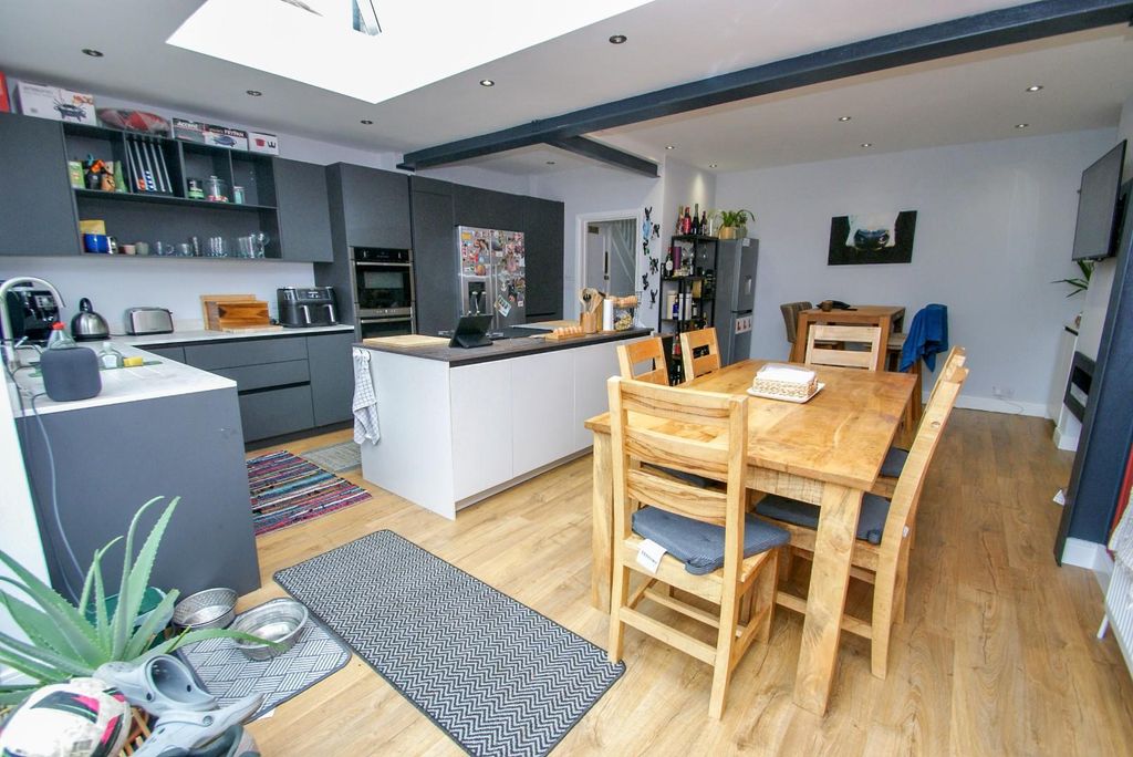 Property photo 3 of 12 2025-10-14 11.03.02.Jpg