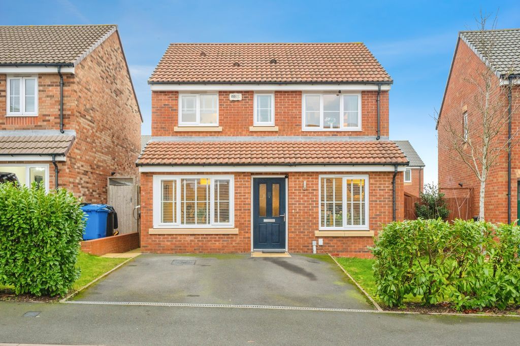 Property photo 1 of 15 Driveway