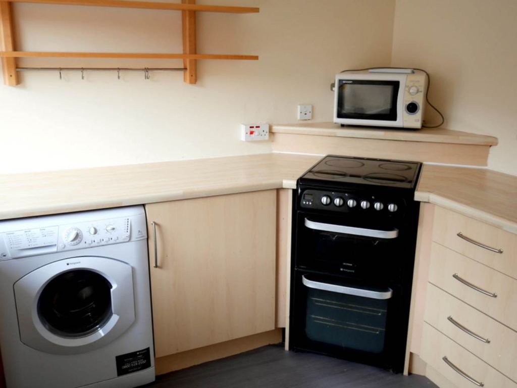 Property photo 3 of 8 Kitchen