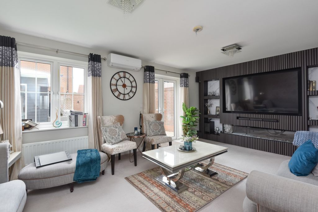 Property photo 2 of 18 4457436