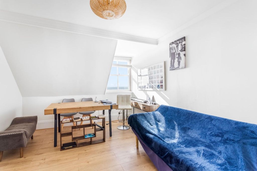 Property photo 3 of 12 Victoria Road-8.Jpg