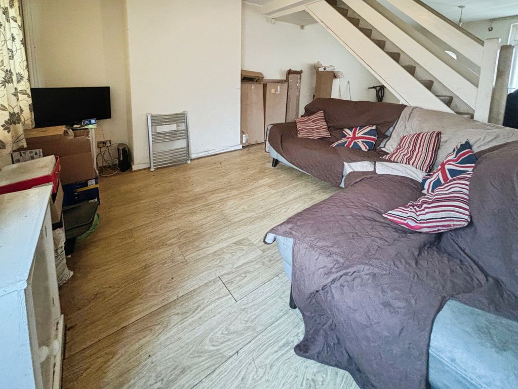 Property photo 2 of 9 2