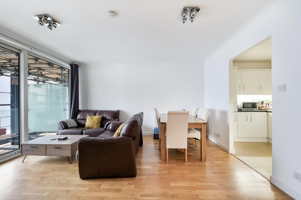 Property photo 2 of 8