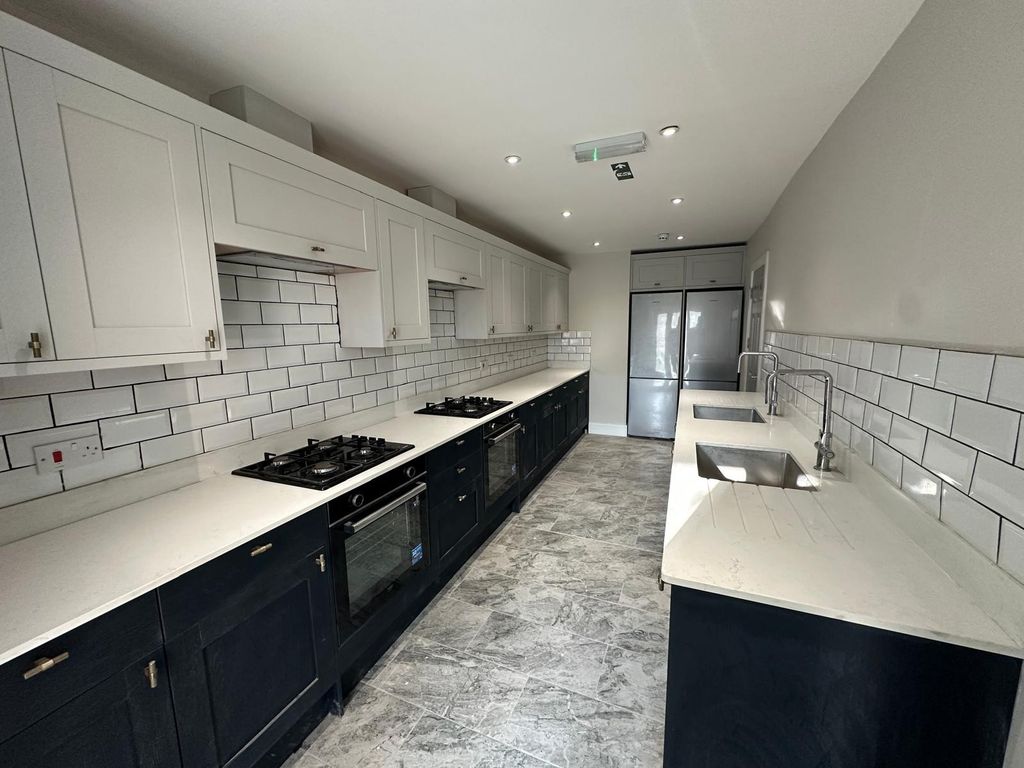 Property photo 1 of 33