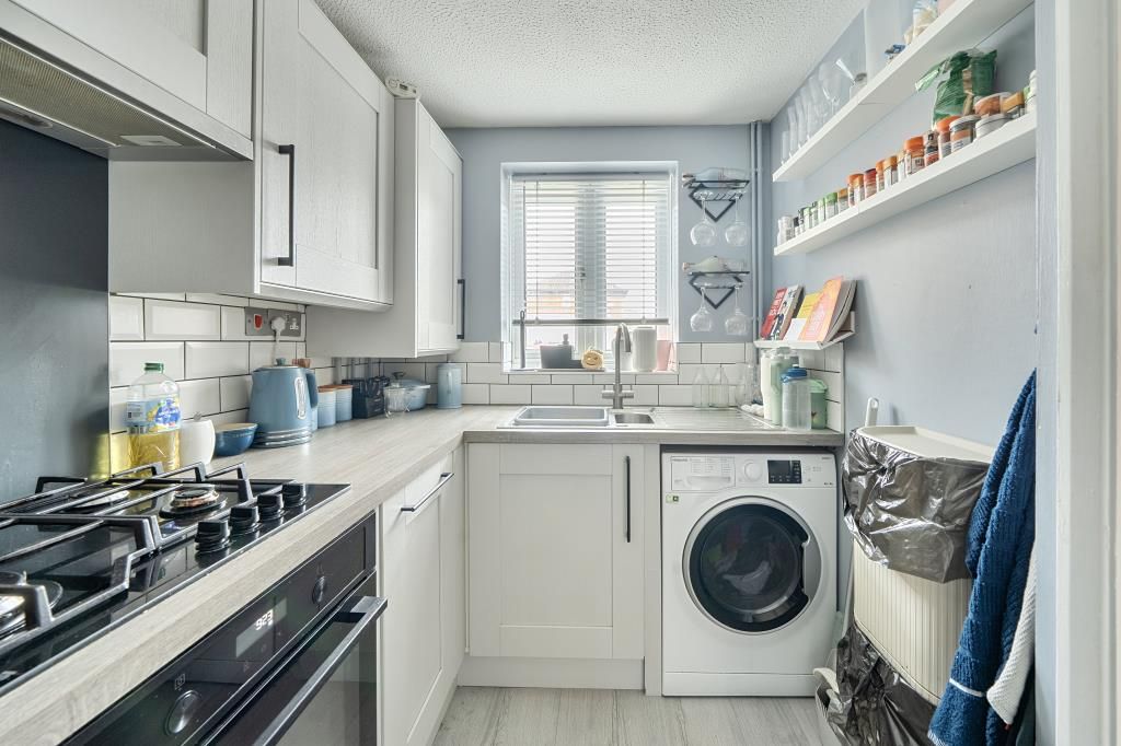 Property photo 3 of 18 Kitchen