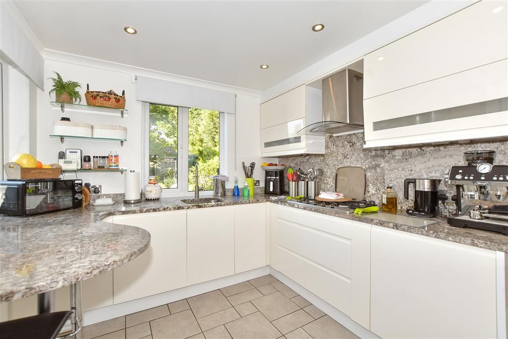 Property photo 3 of 14 Kitchen
