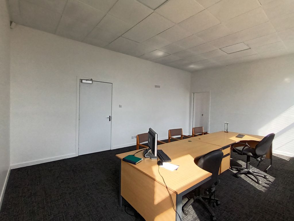 Property photo 3 of 13 Office