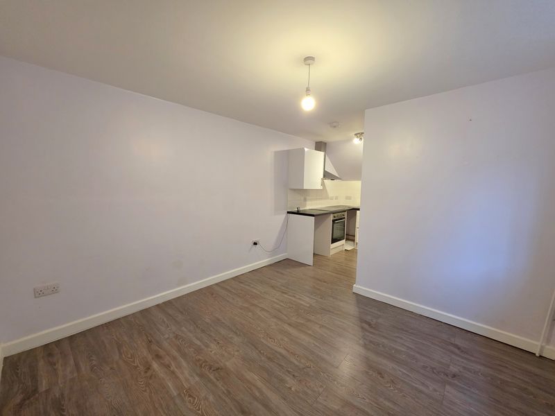 Property photo 1 of 6 Photo 9