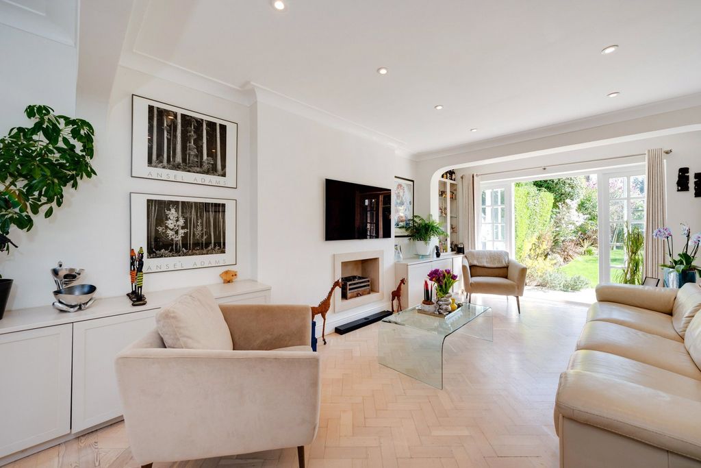 Property photo 2 of 11 Picture No. 08