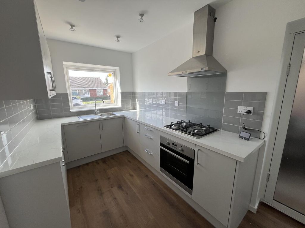 Property photo 2 of 12 Kitchen