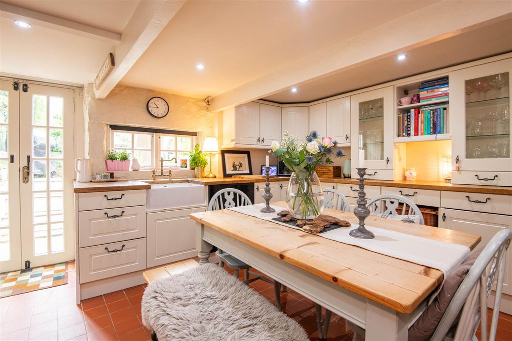 Property photo 3 of 23 Kitchen
