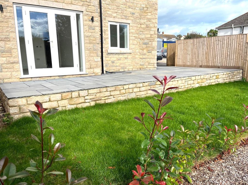 Property photo 2 of 11 4166 Patio.Jpg