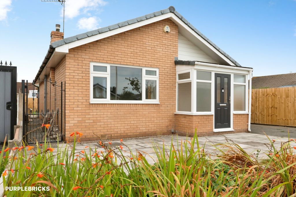Property photo 1 of 16 Front Garden