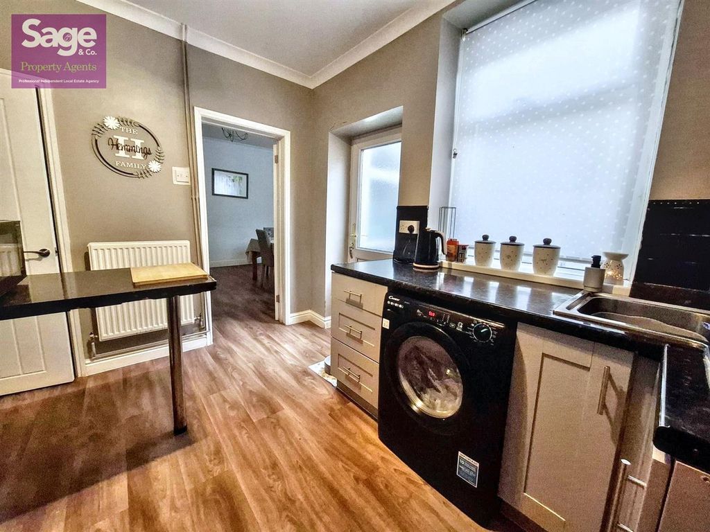 Property photo 3 of 25