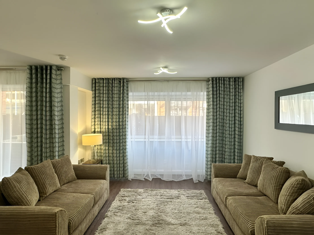 Property photo 2 of 13 Lounge