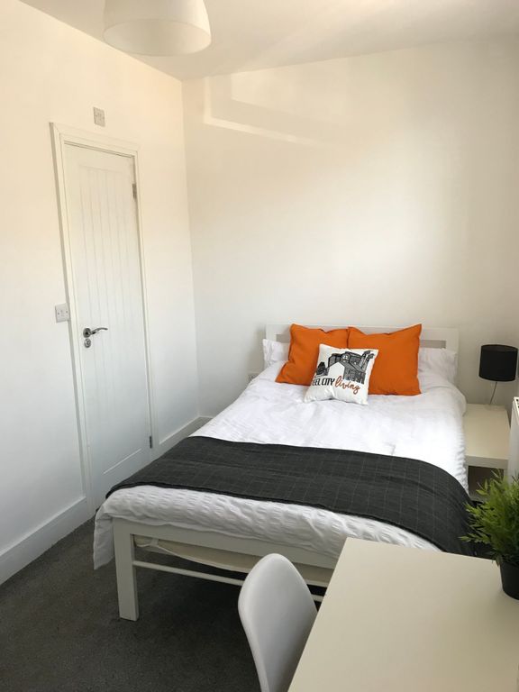 Property photo 3 of 19 This Cozy Double Bedroom Features A Comfortable Be...