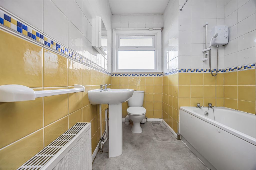 Property photo 3 of 10 Flat 3 Magdalen Court, 345 London Road, Portsmouth