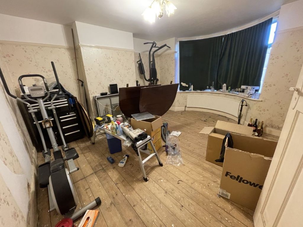 Property photo 3 of 13
