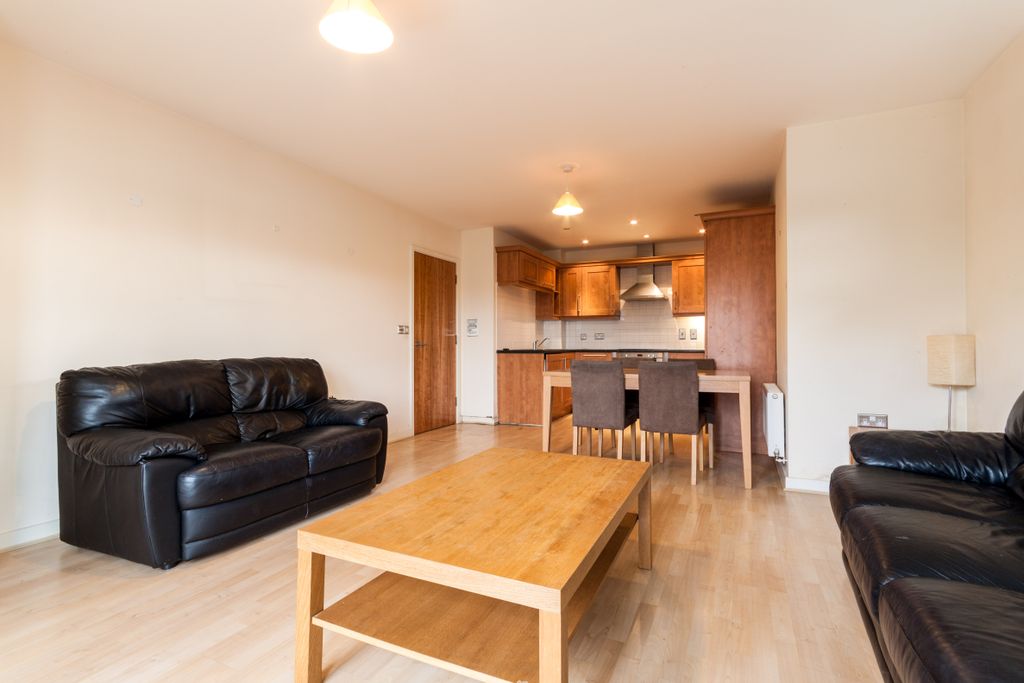 Property photo 2 of 12 8Ea3B9A6-8628-4A4A-B
