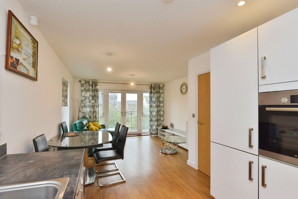 Property photo 3 of 12 Kitchen