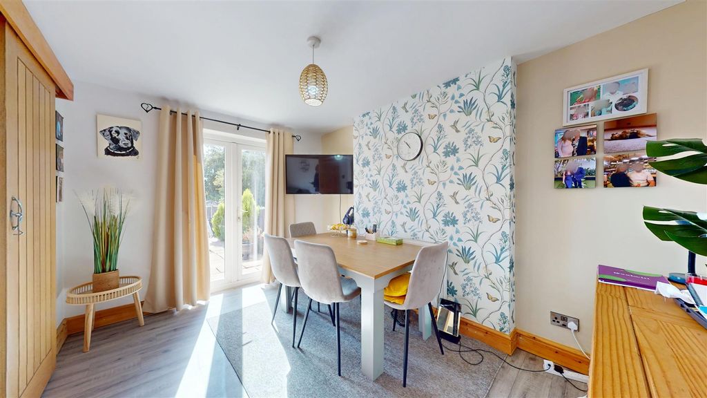 Property photo 3 of 16 Dining Room