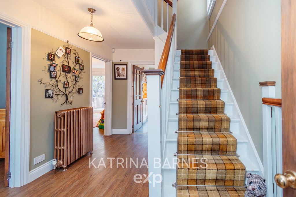 Property photo 2 of 34
