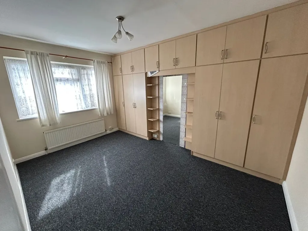 Property photo 3 of 6