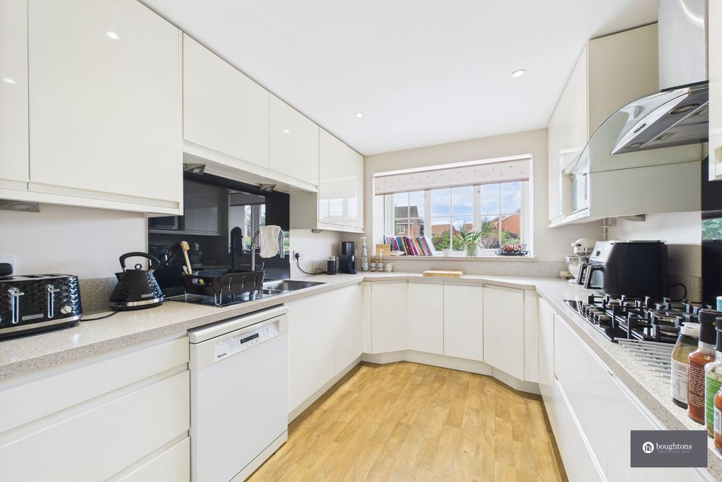 Property photo 2 of 32