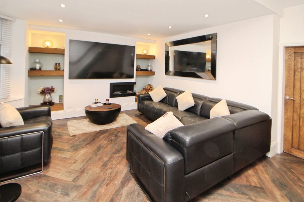 Property photo 2 of 17 Picture No. 19